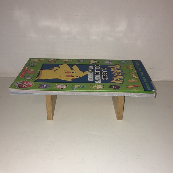 POKEMON CLASSIC COLECTORS HANDBOOK OFFICIAL GUIDE TO FIRST 151 POKEMON NWT - Picture 3 of 4